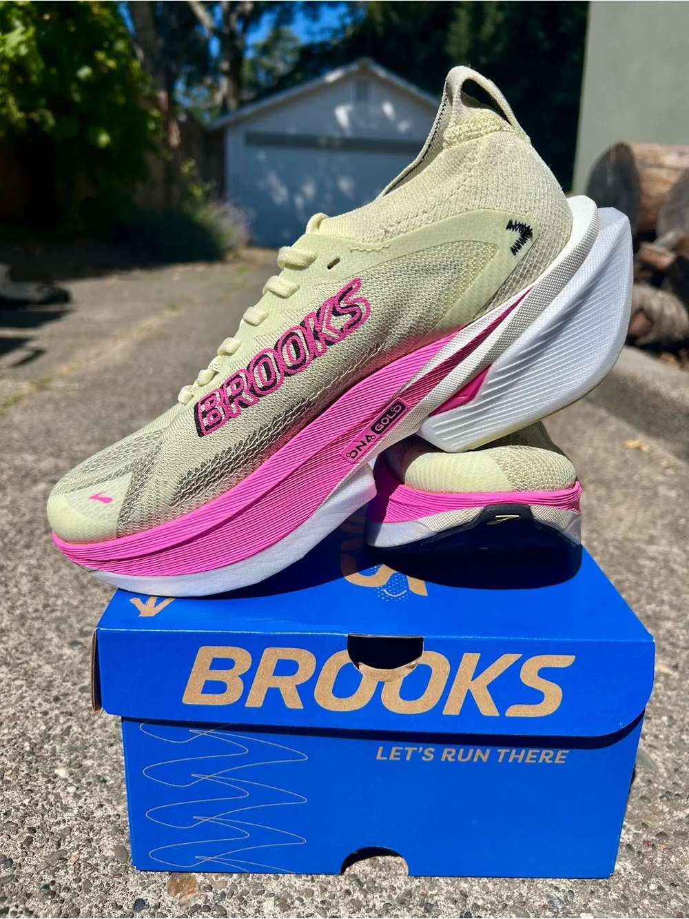 Brooks Hyperion Max 3 Women’s size 8, in like new condition!